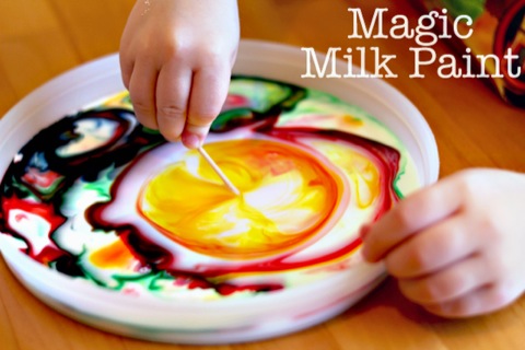 Pintura para niños hecha con leche
