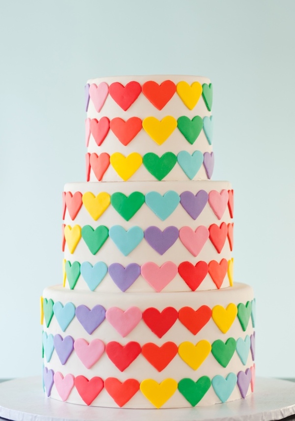 Tarta fácil con corazones de colores