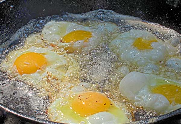 Huevos fritos: Cómo freír un huevo perfecto 4 huevos fritos receta