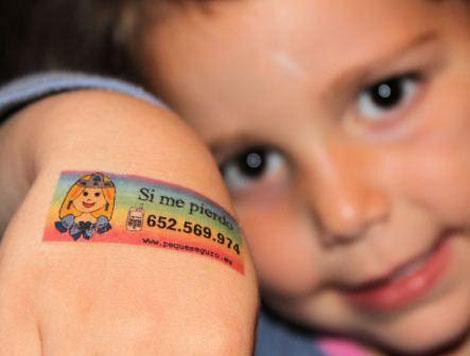 Seguridad infantil: pegatinas con información personal