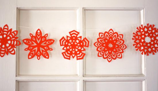 Cómo hacer copos de nieve de papel