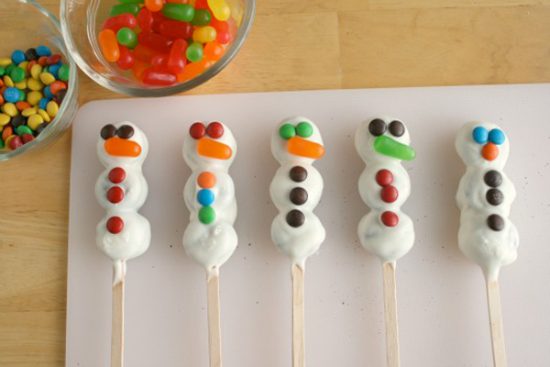 Muñecos de nieve en piruletas