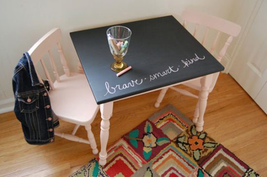 Decoración infantil de mesa y sillas