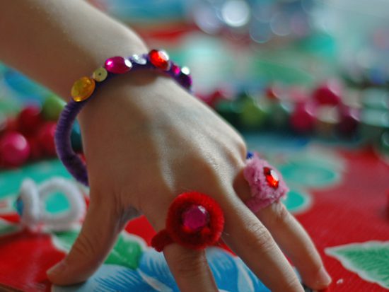 Pulseras y anillos para niñas