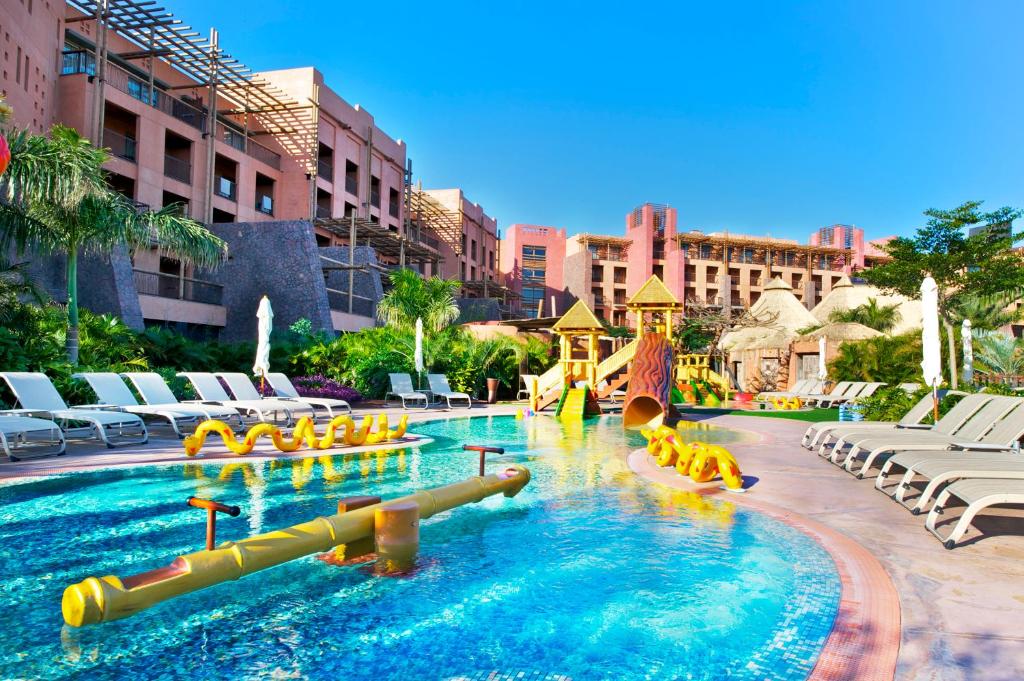 Lopesan Baobab Resort, Un Hotel Para Niños En Gran Canaria Que También Disfrutan Los Adultos - Pequeocio Toboganes Hotel Lopesan Baobab Resort
