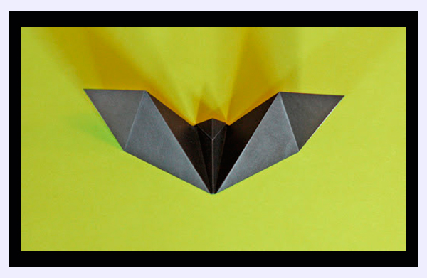 Murciélago de origami fácil para Halloween - Pequeocio Murciélago de origami fácil para Halloween - Pequeocio