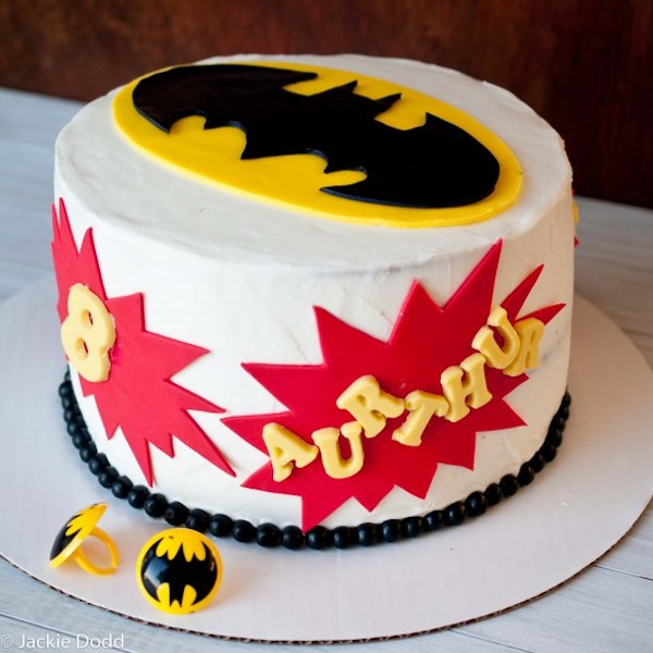 Tarta de cumpleaños fácil de Batman - Pequeocio