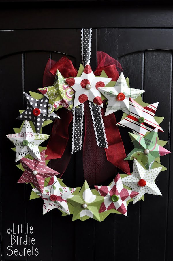 corona de navidad con estrellas de papel