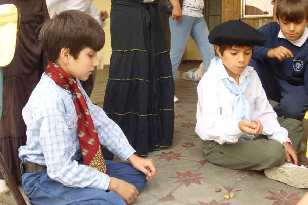 https://www.pequeocio.com/tag/juegos-tradicionales/