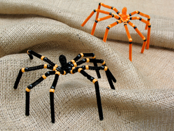 arañas hechas con limpiapipas