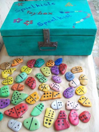 Juegos infantiles con piedras pintadas