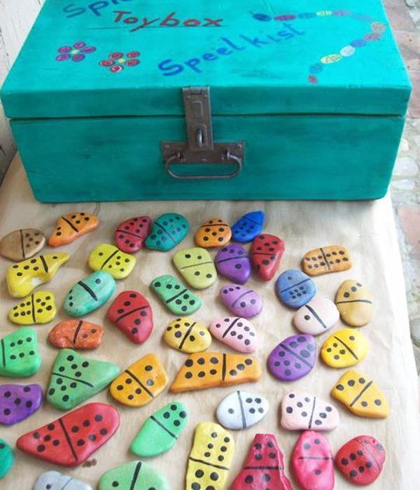 Juegos infantiles con piedras pintadas