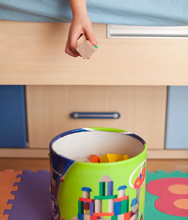Enseñar a los niños a ordenar sus juguetes
