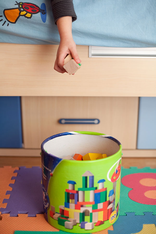 Enseñar a los niños a ordenar sus juguetes