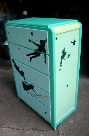 Vinilos infantiles para renovar muebles | Pequeocio