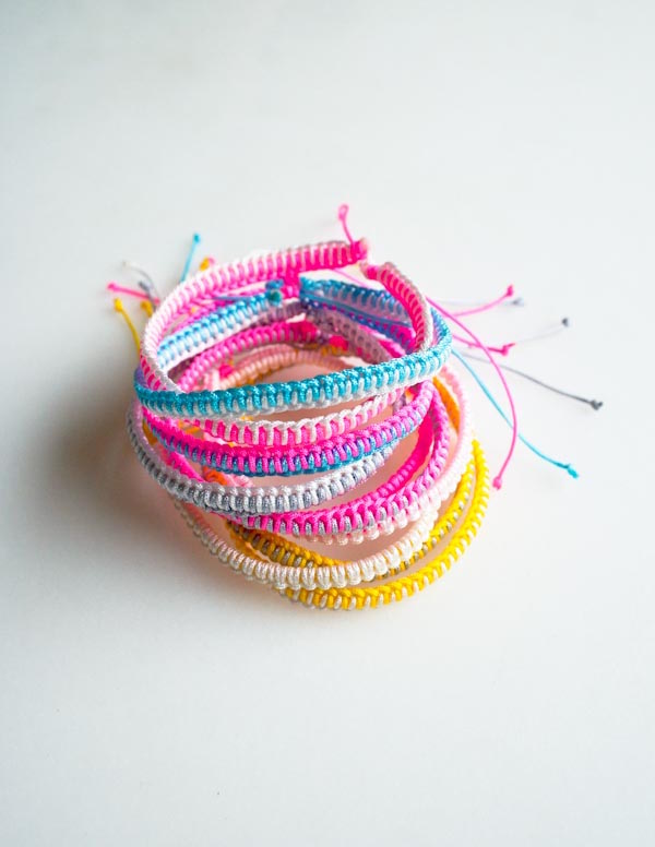 hacer pulseras fáciles de macramé -