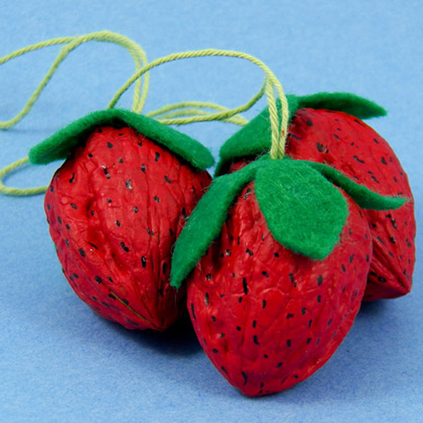 Manualidades Para Niños Con Nueces: Fresas