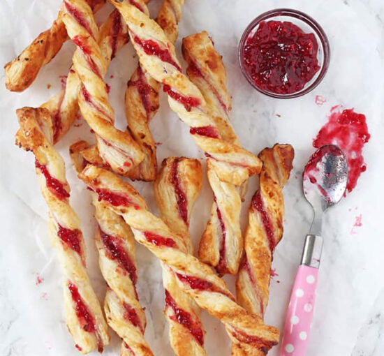 Palitos de hojaldre rellenos