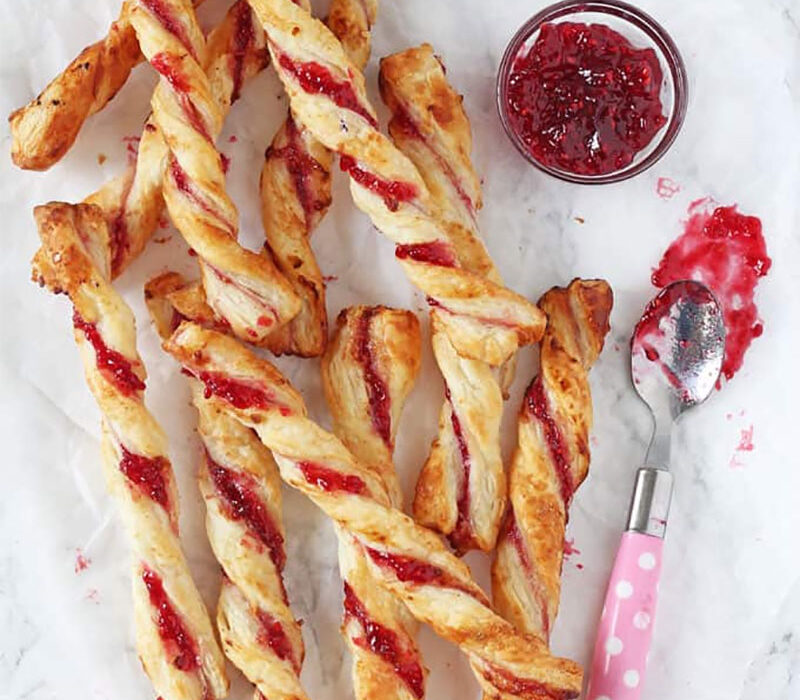Palitos de hojaldre rellenos