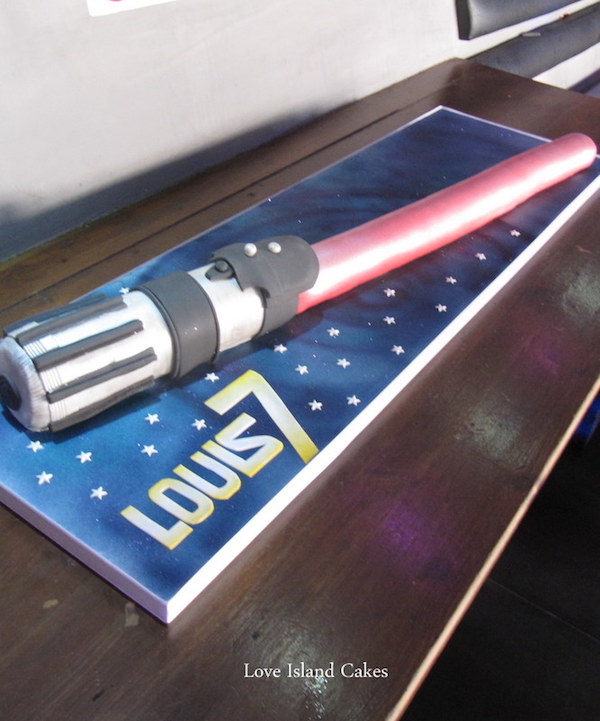 Tarta de Star Wars fácil de fondant para una fiesta temática - Pequeocio