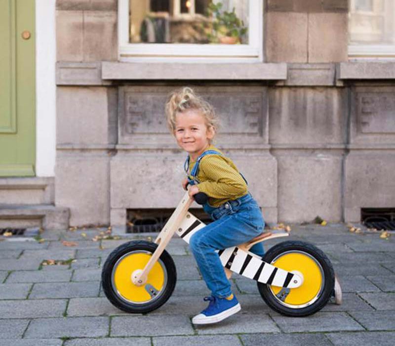 bicicleta sin pedales de madera