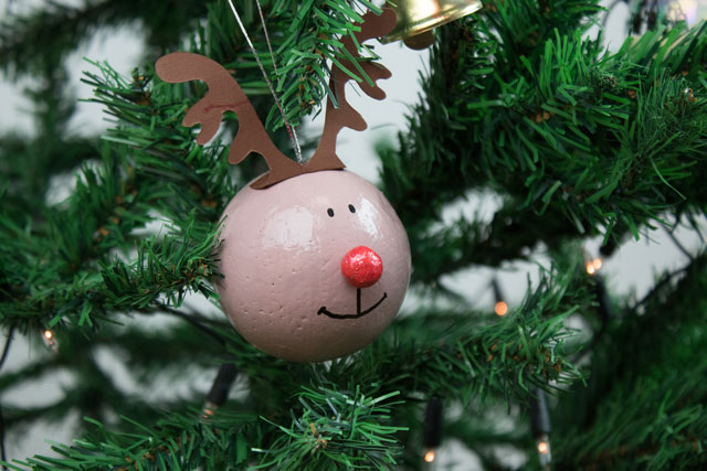 Cómo hacer bolas para el árbol de Navidad