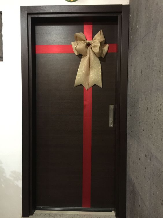 Cómo decorar tu puerta en Navidad (+ de 50 fotos de puertas decoradas navideñas) Pequeocio