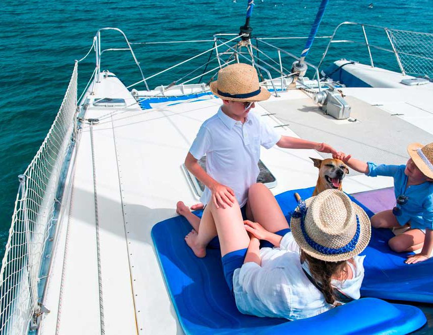 Alquiler catamarán vacaciones con niños