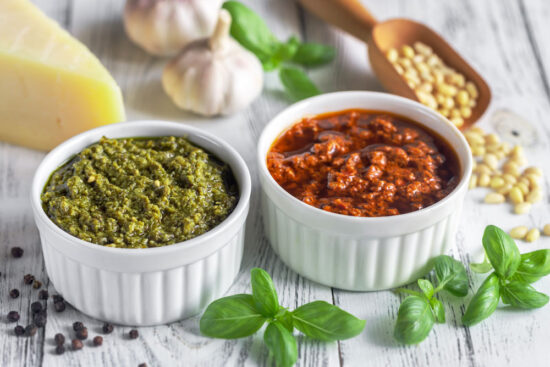 Salsa Pesto De Albahaca Y Pesto Rojo