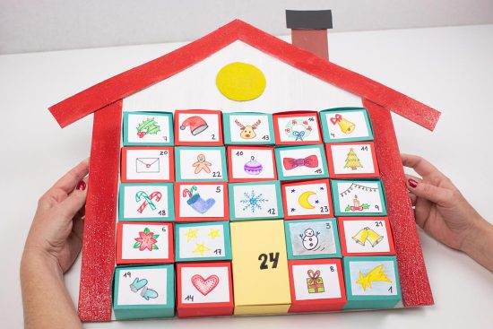 Calendario de adviento en forma de casita