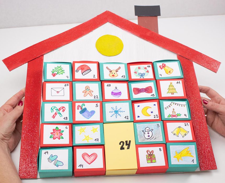 Calendario de adviento en forma de casita