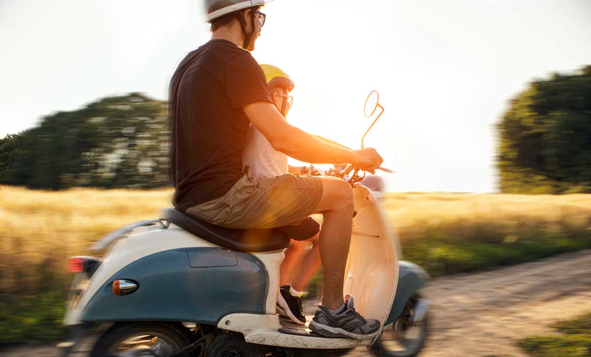 Niños en moto: ¿desde qué edad se pueden llevar y cómo?