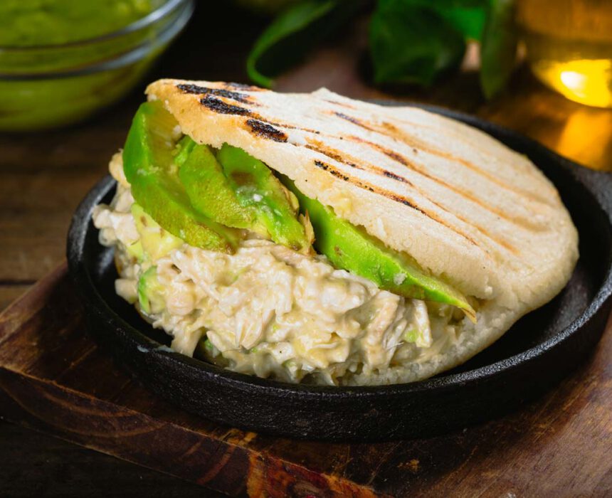 arepa reina pepiada venezolana