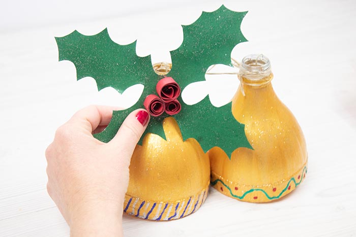 Cómo crear adornos navideños con botellas de plástico
