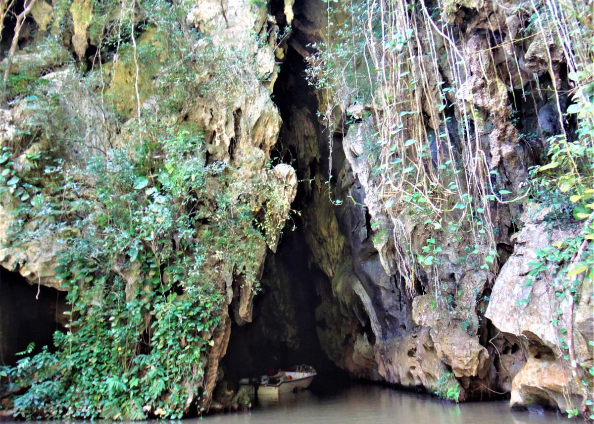 Cueva Del Indio En Vinales Cuba Con Ninos