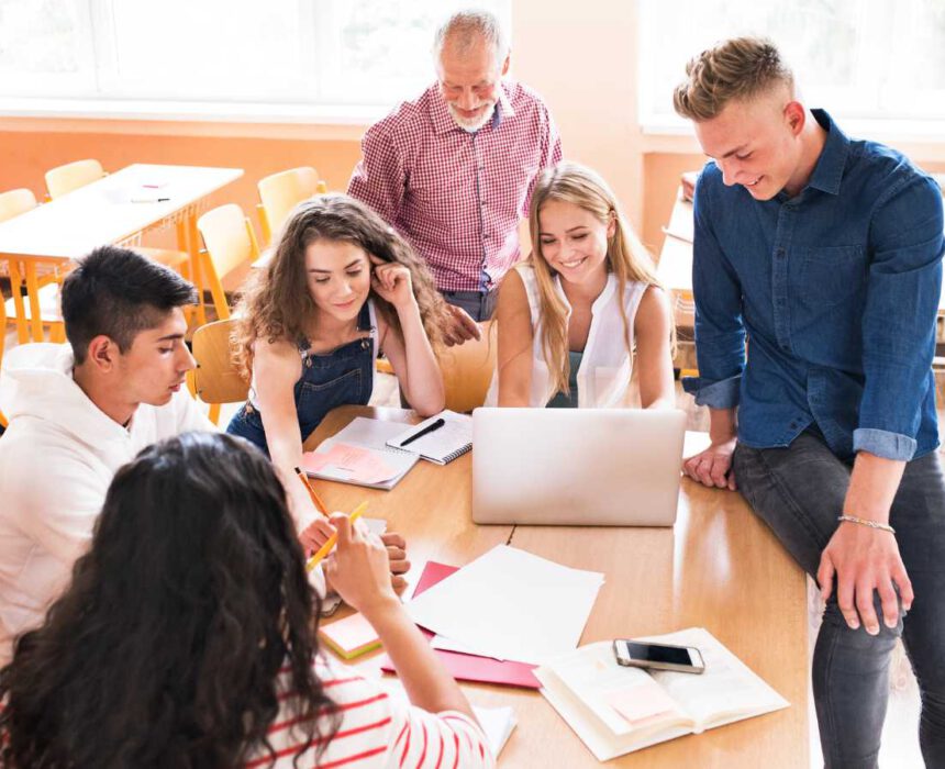 Colegio Bilingüe Para Adolescentes