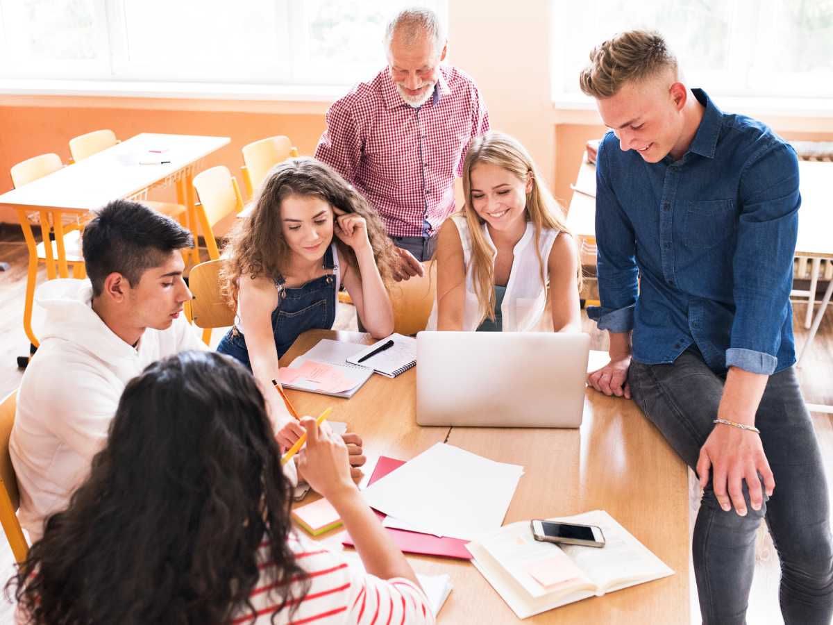 Colegio Bilingüe Para Adolescentes