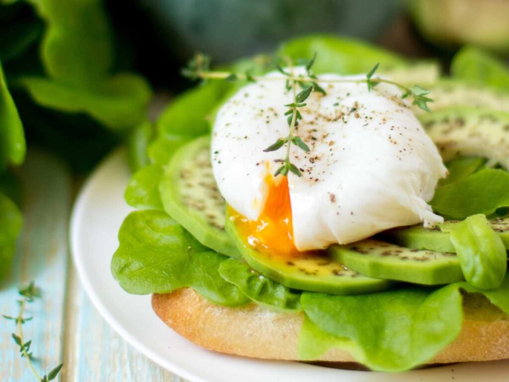 Cómo hacer huevos escalfados