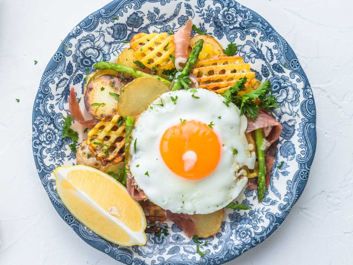 Cómo hacer huevos fritos en freidora de aire