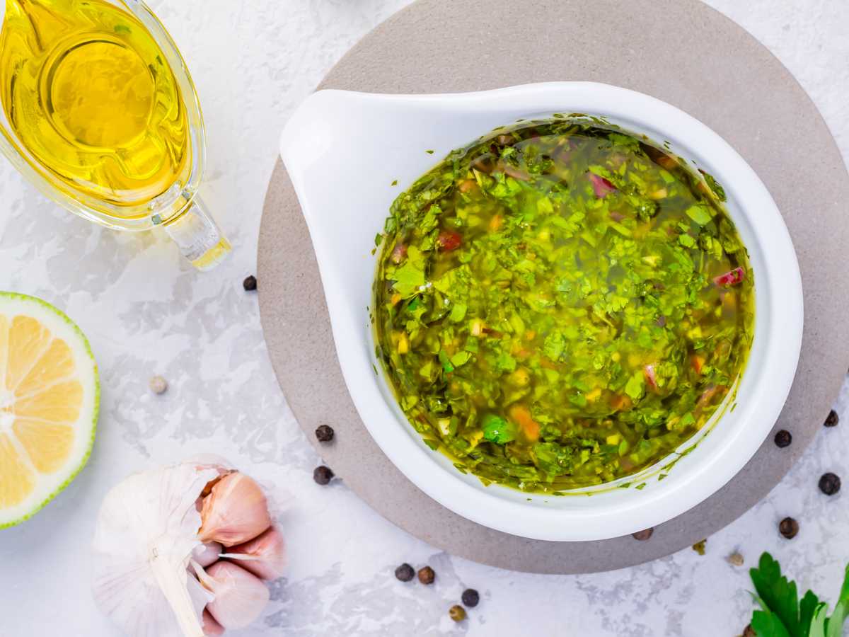 Receta de chimichurri argentino clásico