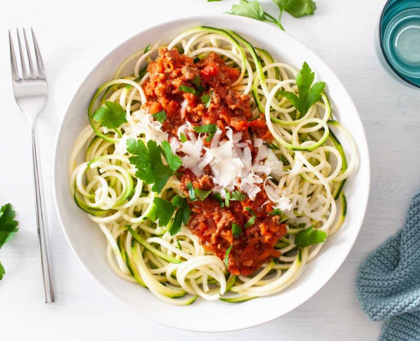 Espeguetis de calabacín con salsa boloñesa