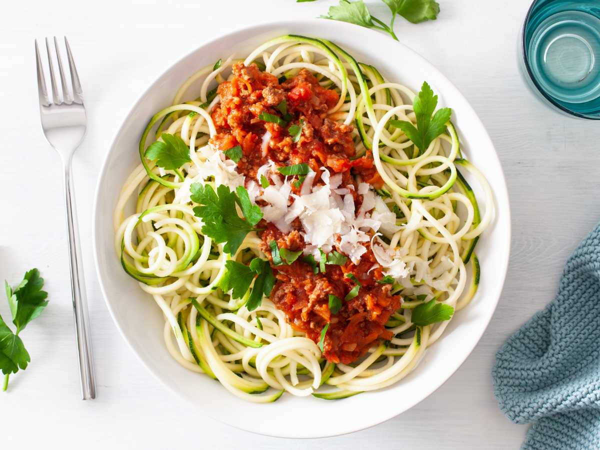 Espeguetis De Calabacín Con Salsa Boloñesa