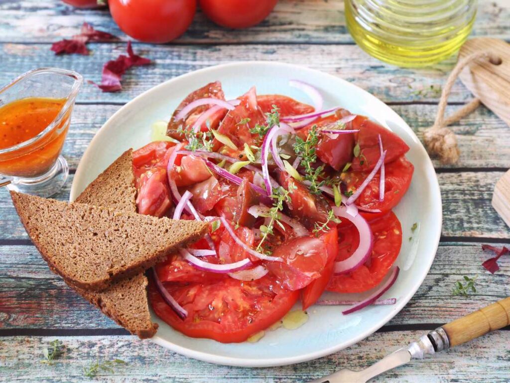 Ensalada De Tomate (15 Ensaladas Con Tomate Frescas Y Ricas) - Pequeocio Ensalada De Tomate Con Cebolla