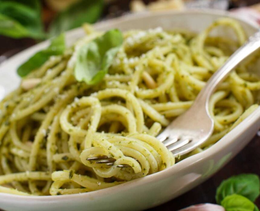 Espaguetis con pesto