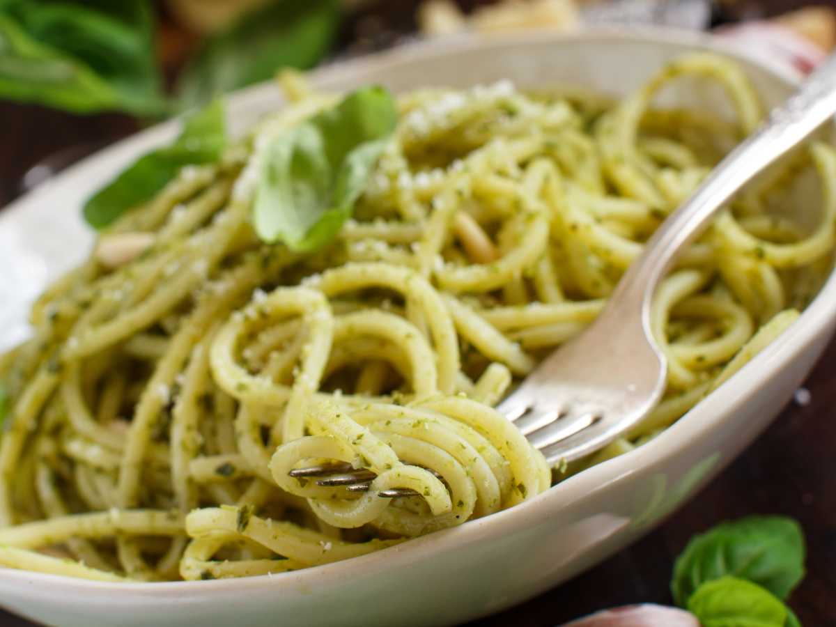 Espaguetis con pesto