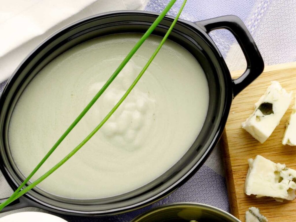 Cómo hacer salsa roquefort para carnes