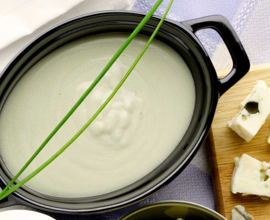 Cómo hacer salsa roquefort para carnes