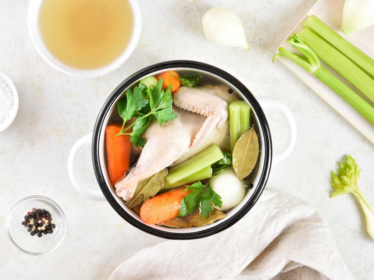 Caldo De Pollo Casero