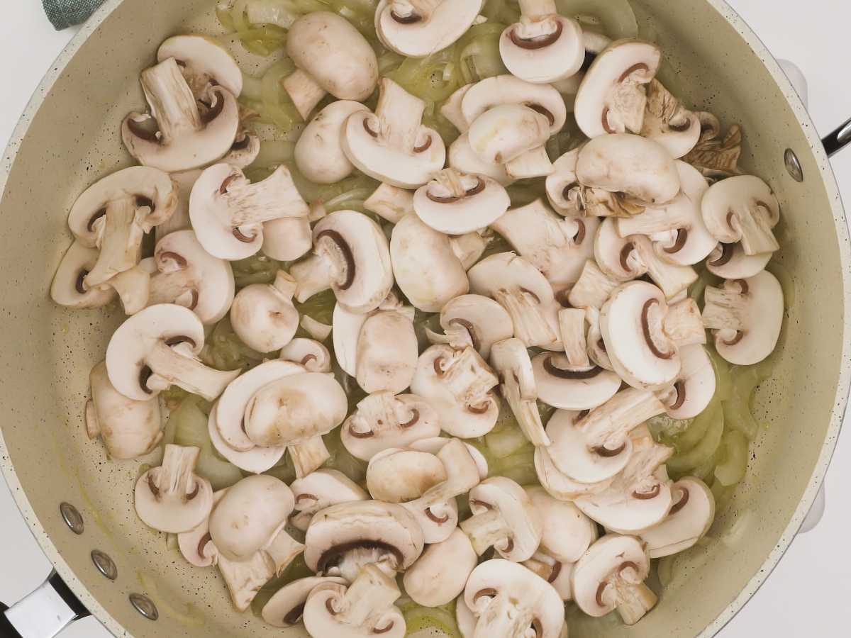 Champinones Salteados Con Cebolla