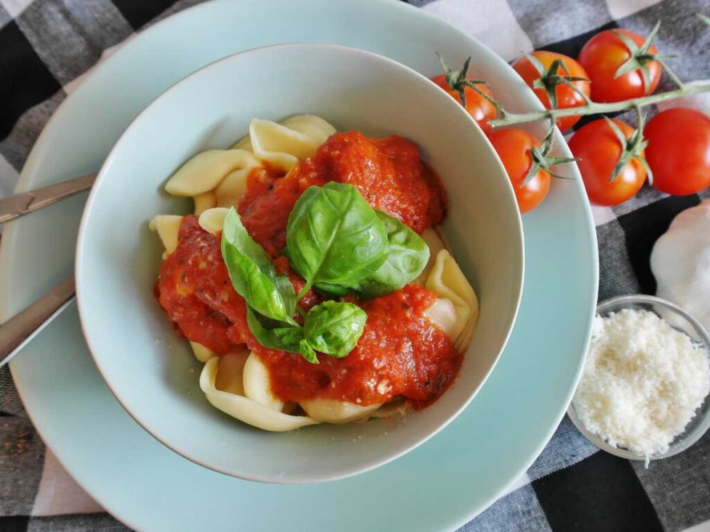 Tortellini Caseros De Carne (+5 Salsas Para Acompañarlos) - Pequeocio Tortellini De Carne Con Tomate